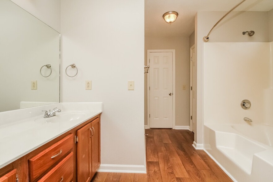 Building Photo - 411 Randall Ln