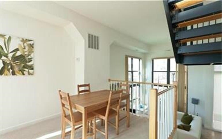 Building Photo - 117 Station North Mews