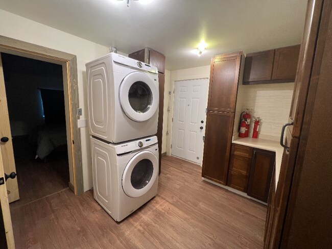 Building Photo - 2301 Lincoln