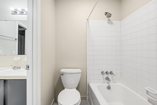 Building Photo - 4461 Jenwood St