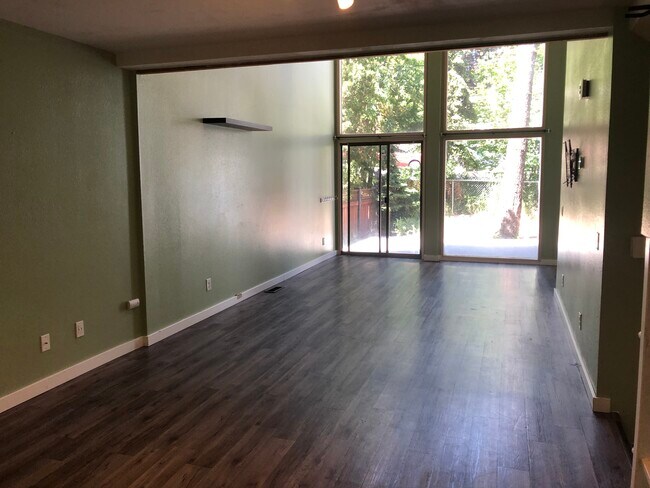 Building Photo - 1007 NW Bryant St