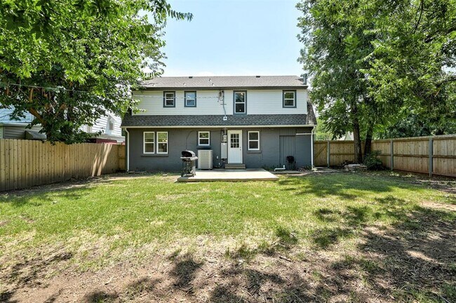 Building Photo - 2433 NW 18th St