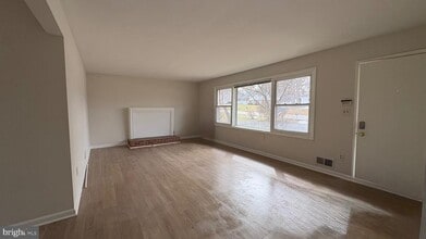 Building Photo - 6427 Amherst Ave