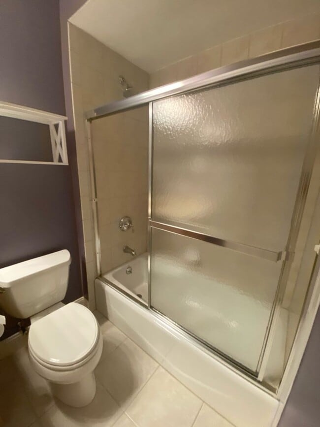 Building Photo - Spacious Townhouse Steps from Tarrytown Wa...
