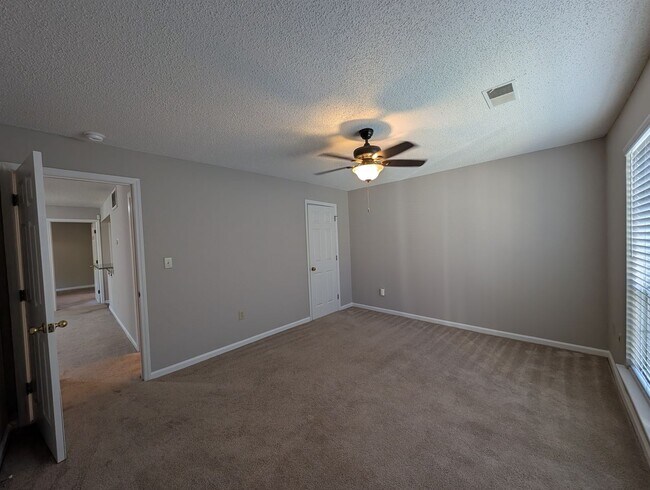 Building Photo - Pristine 2BD/2BA Condo in Southpark!