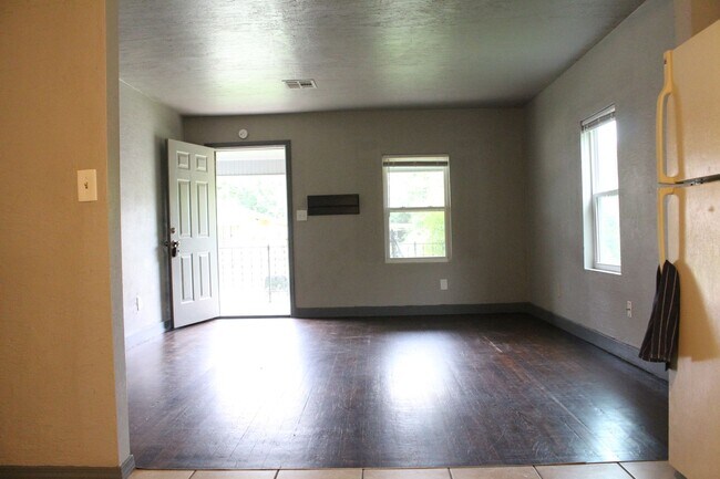 Building Photo - Spacious House for Rent in the Heart of Tu...