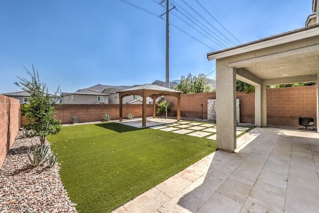 Building Photo - 10783 Searchers Ave
