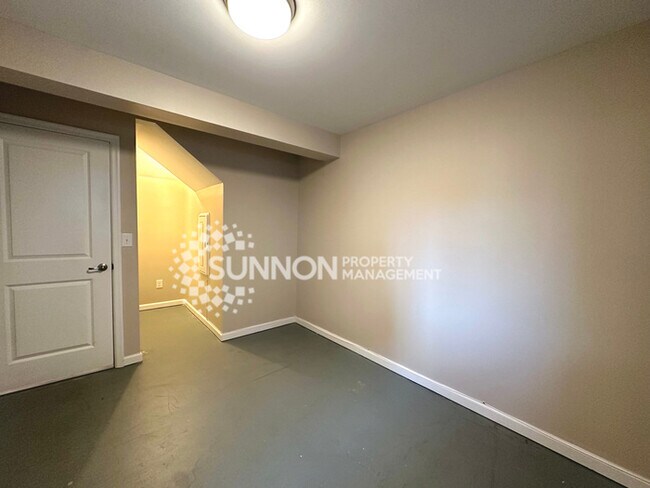 Building Photo - 3 Bedroom Townhome in Mountain Island