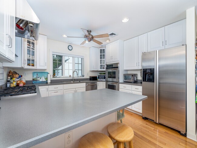 Building Photo - 43 Butternut Rd