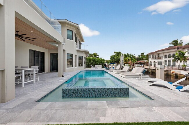 Building Photo - 785 NE 70th St