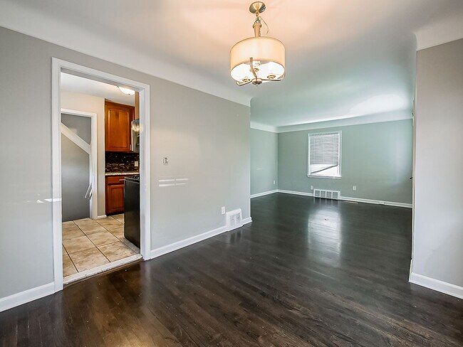 Building Photo - Charming Royal Oak Bungalow Near Downtown!