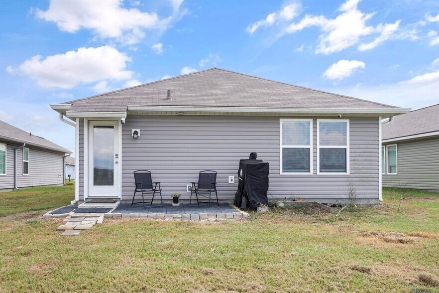 Building Photo - 5665 Magnolia de Percy Dr