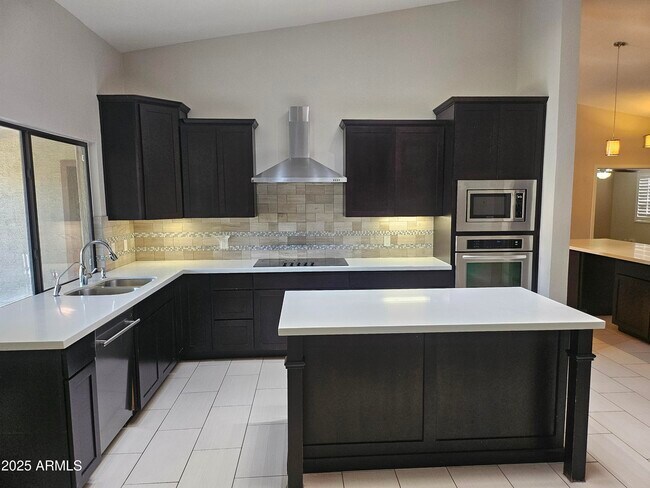 Building Photo - 6002 E Marconi Ave