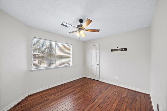 Building Photo - 5718 Charlestown Colony Dr