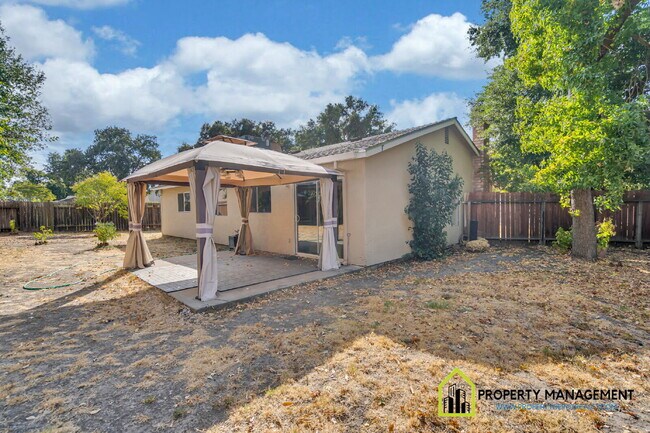 Building Photo - Remodeled 4-Bedroom Retreat with Large Backyard
