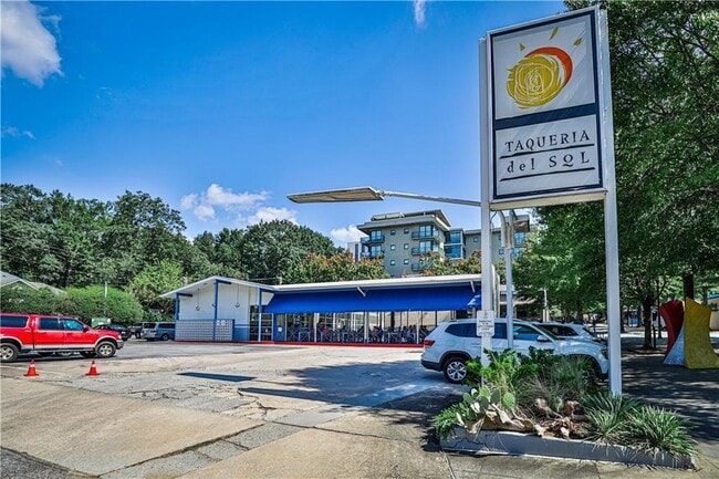 Building Photo - 732 S Candler St