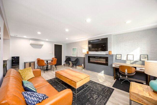 Building Photo - 294 4th St