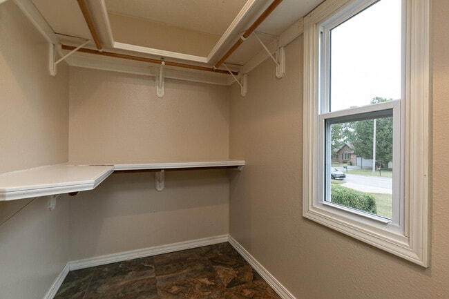 Building Photo - 5095 S Wanda Gray Ave