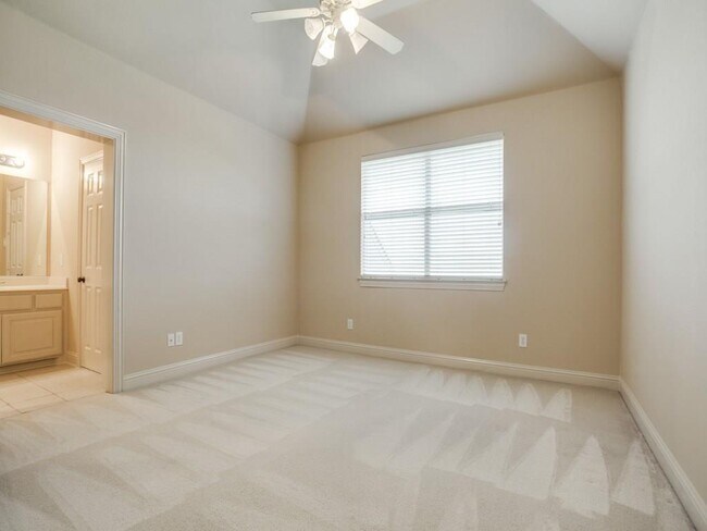 Building Photo - 1641 McGee Ln