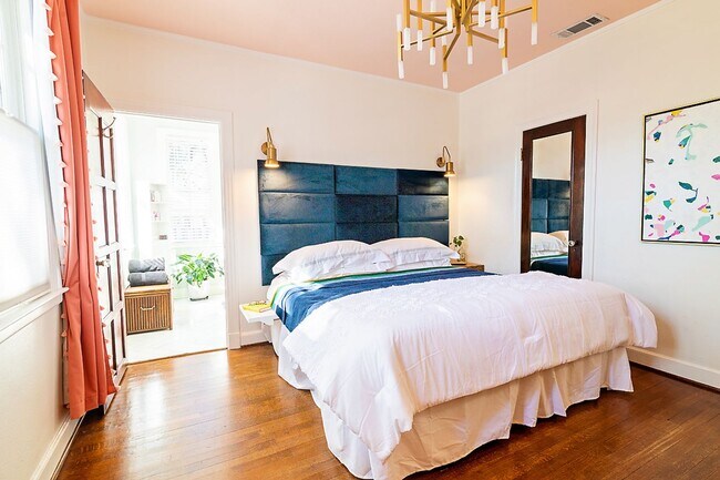 Building Photo - Bull St Bungalow