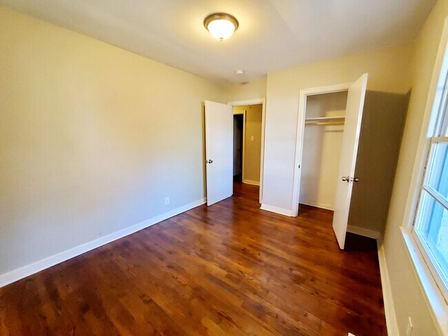 Building Photo - 117 Meadow Dr