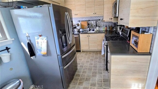 Building Photo - 10551 Karmont Ave