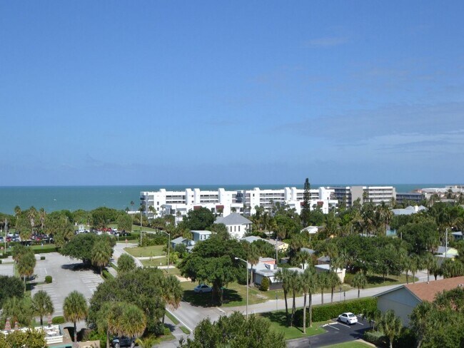 Building Photo - 935 E Causeway Blvd