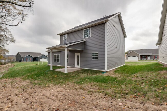 Building Photo - Live in Style and Comfort in Sought-After ...