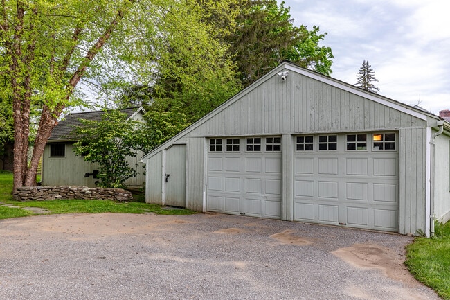 Building Photo - 17 Rhynus Rd