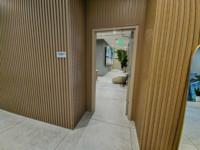 Building Photo - 190 SW 8th St