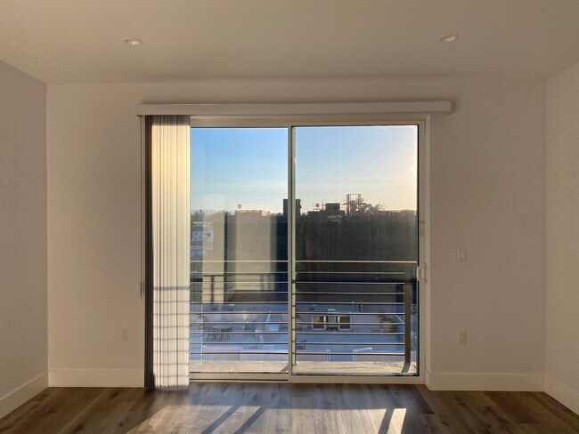 Building Photo - Tujunga 55