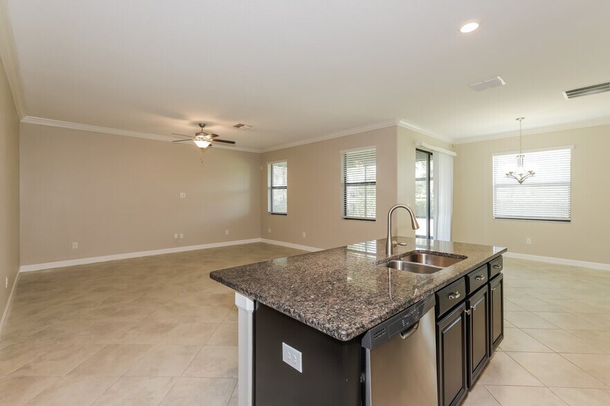 Building Photo - 9902 Ivory Dr