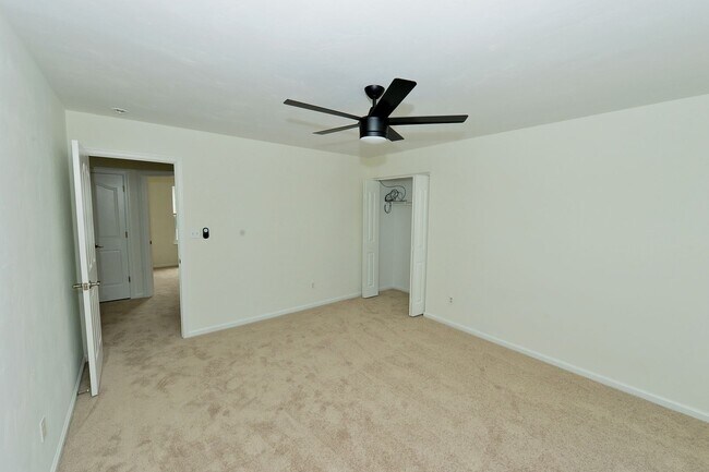 Building Photo - Renovated home with Sunroom!