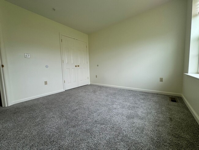 Building Photo - THREE BEDROOM TOWNHOUSE- East Penn Schools