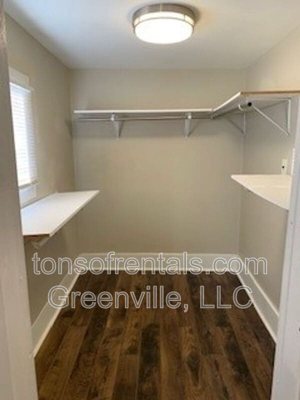 Building Photo - 9 E Street