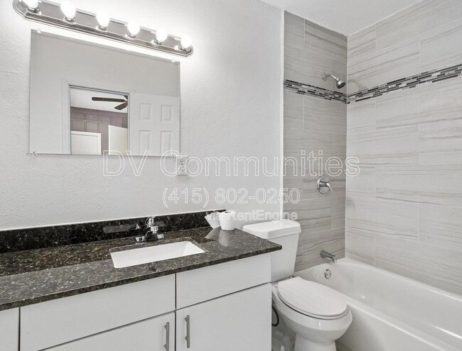 Building Photo - 1521 W Blum St