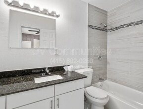 Building Photo - 1521 W Blum St