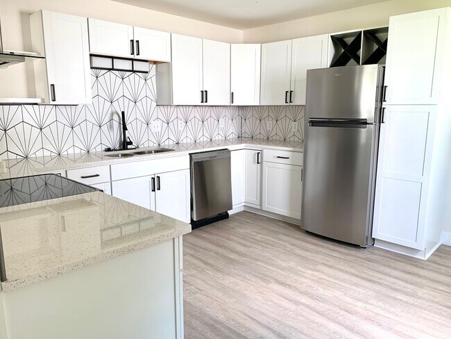 Building Photo - 157 Monarch Ln