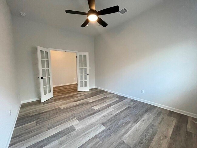 Building Photo - 149 Patrick Herndon Dr