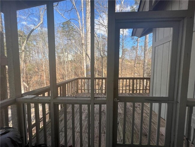 Building Photo - 3208 Lake Rd Cir