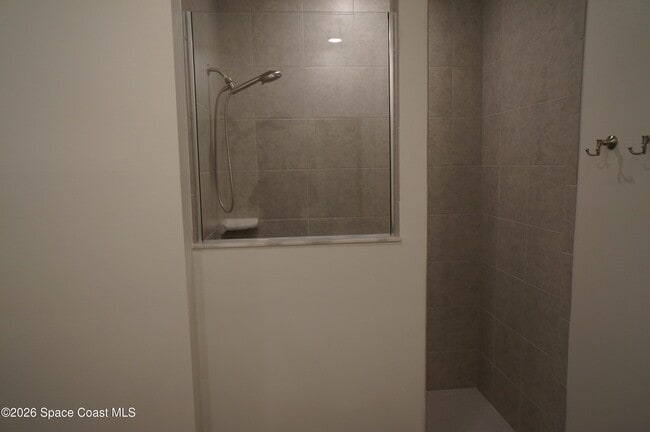 Building Photo - 153 Oakcrest Ave NE