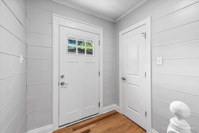 Building Photo - 24060 N Lakeside Dr