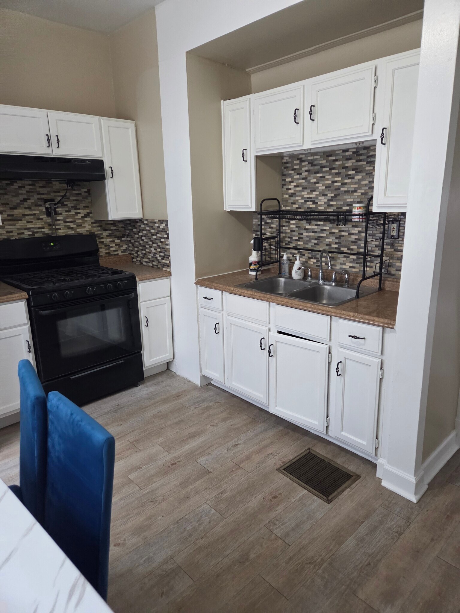 Building Photo - 11512 Ashbury Ave