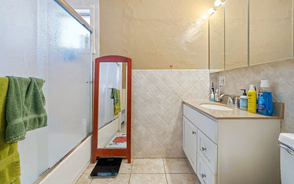 Bathroom - 14 Public St