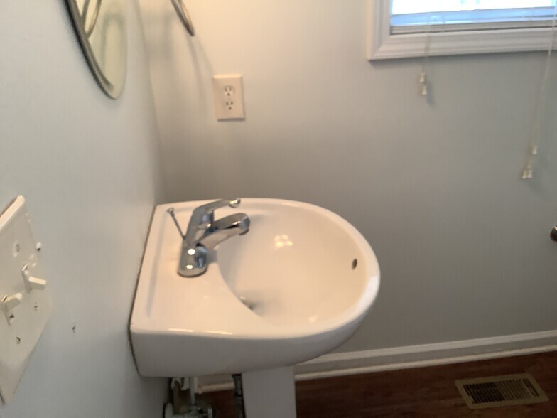 Building Photo - 2106 Forest Edge Dr