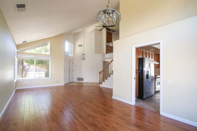 Building Photo - Large 4BR 3BA Updated Home in Quiet Neighb...