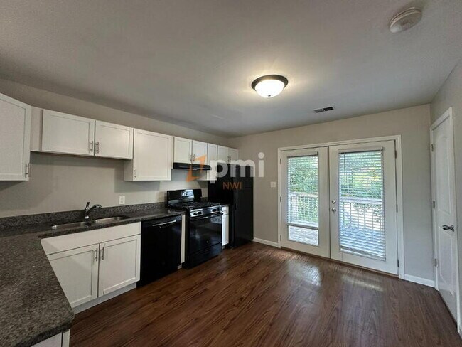 Building Photo - 5831 Creekview Ct W
