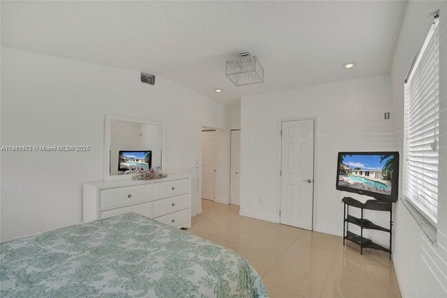 Building Photo - 1910 N Hibiscus Dr