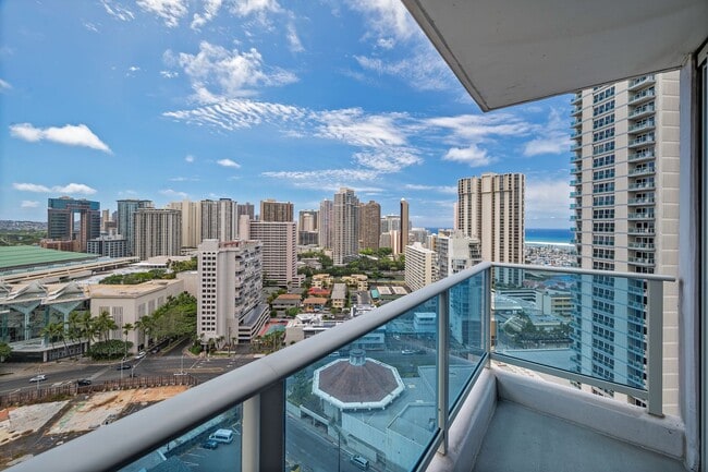 Building Photo - Kapiolani Residence - Great Location, Grea...
