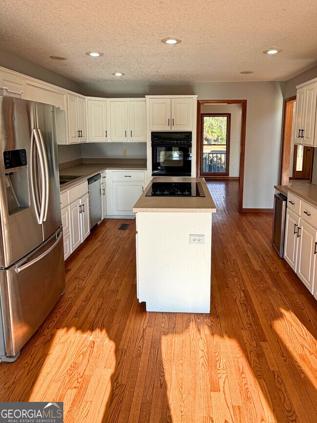 Building Photo - 1818 Union Carbide Rd